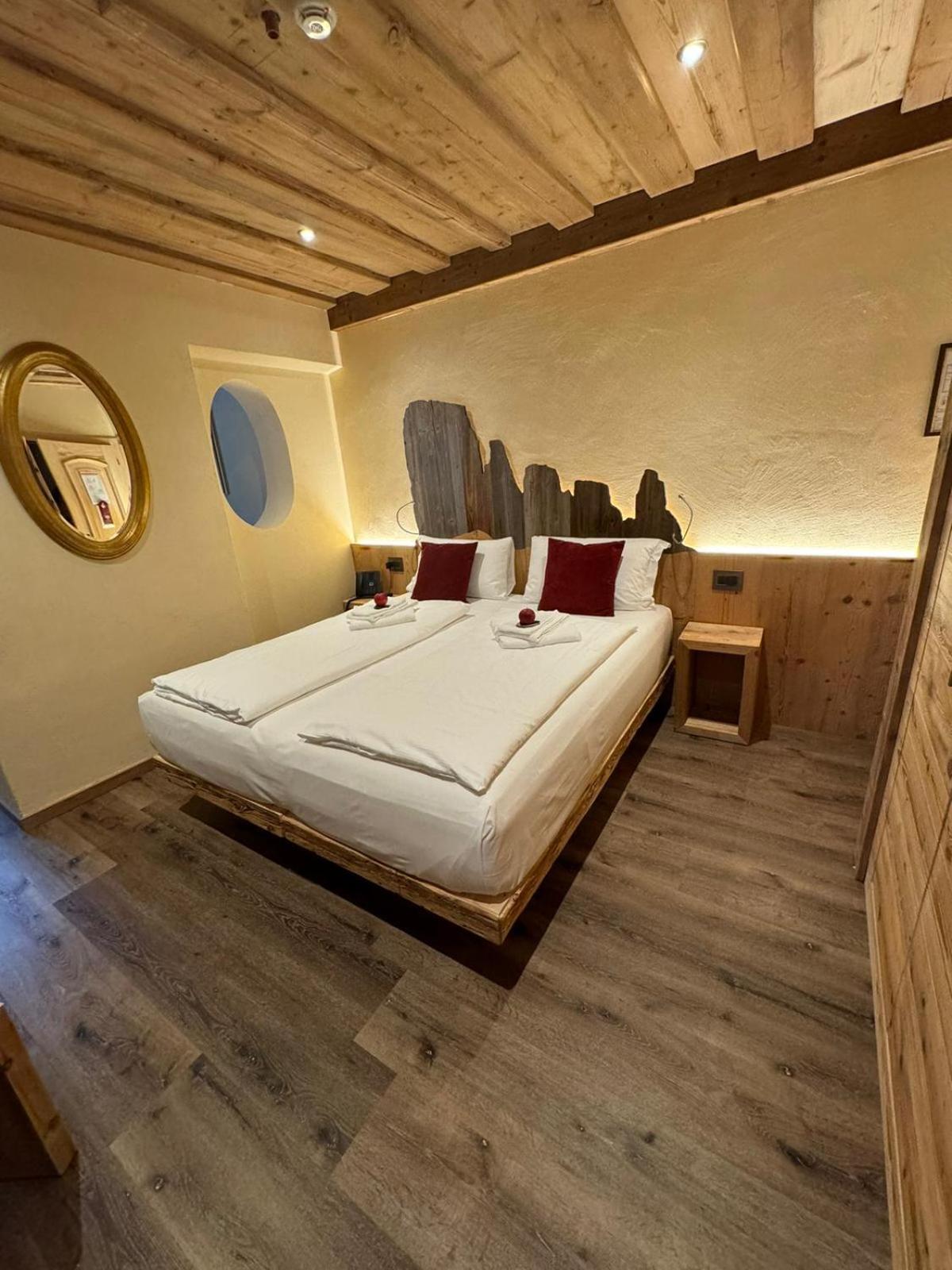 Hotel Ciasa Lorenzi Cortina d'Ampezzo Exterior photo