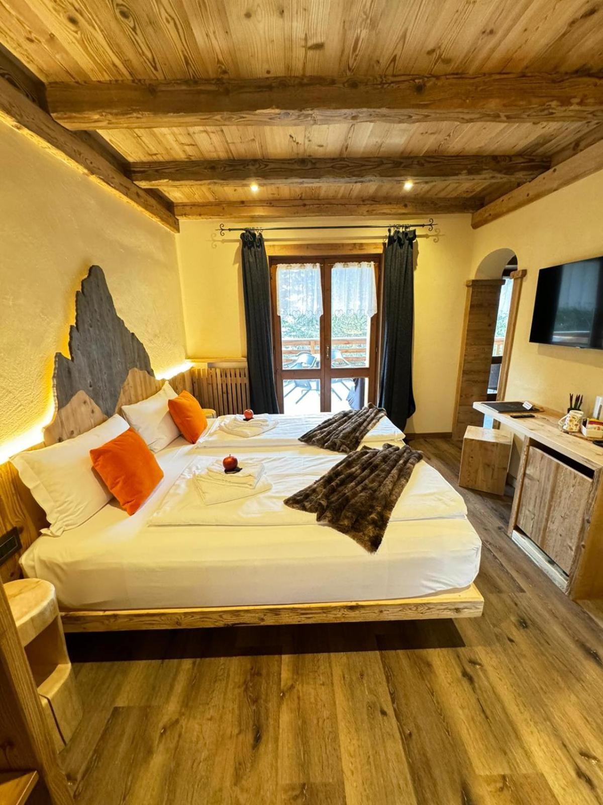 Hotel Ciasa Lorenzi Cortina d'Ampezzo Exterior photo