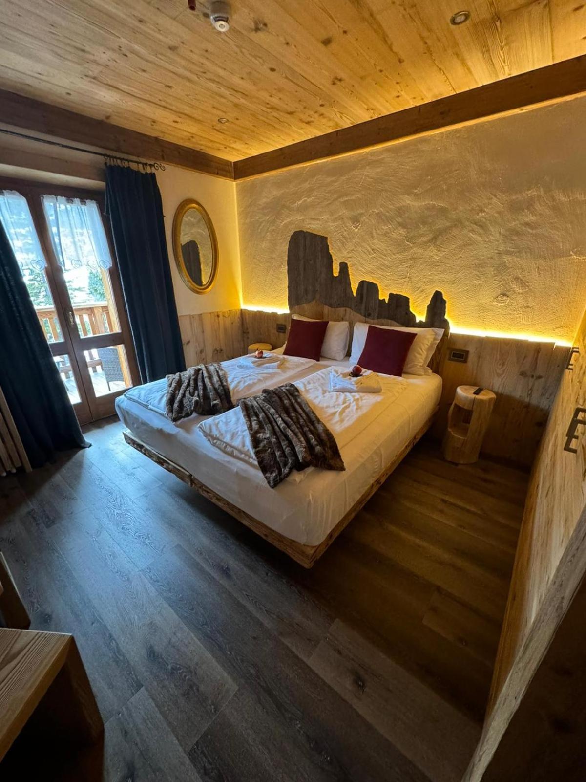 Hotel Ciasa Lorenzi Cortina d'Ampezzo Exterior photo