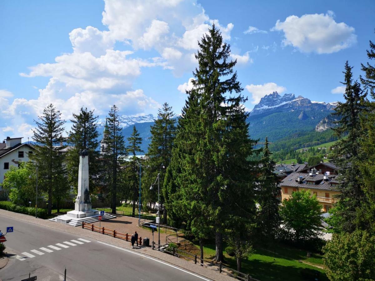 Hotel Ciasa Lorenzi Cortina d'Ampezzo Exterior photo